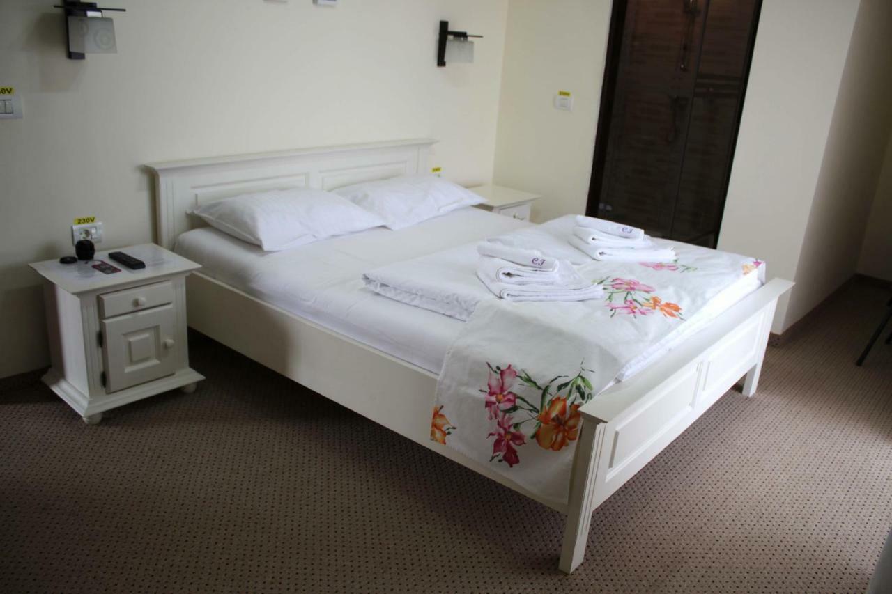 Pensiunea Casa Iorgovanul Urseni Mosnita Noua Ngoại thất bức ảnh
